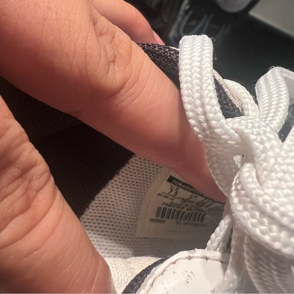 Nike Air Royal 2 white with black size 7.5 - Picture 6 of 7